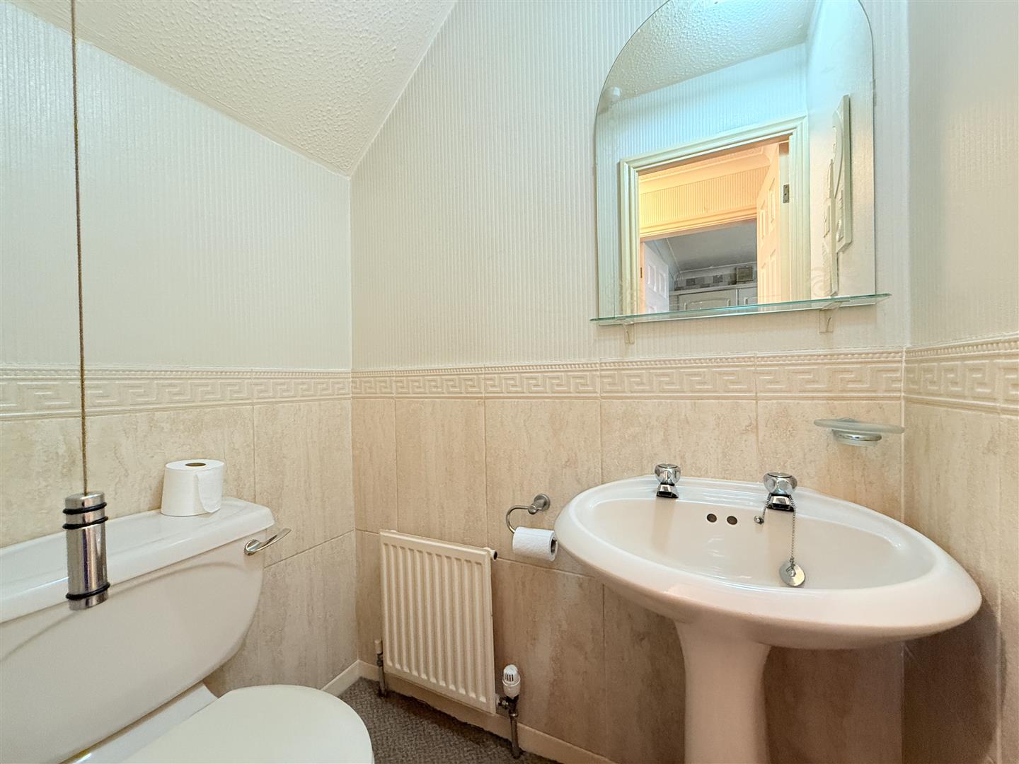 4 bed house - detached in Willow Wood Close, Ashton-Under-Lyne – photo 5